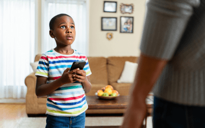Comment déjouer les 5 techniques de manipulation que votre enfant utilise pour obtenir son smartphone